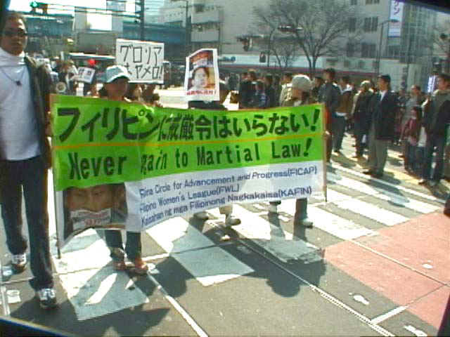 shibuya_crossing.jpg (81527 bytes)