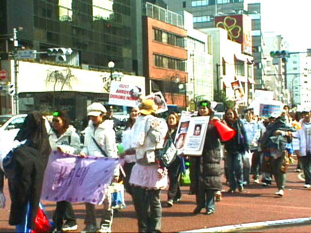 shibuya_crossing_6.jpg (96815 bytes)